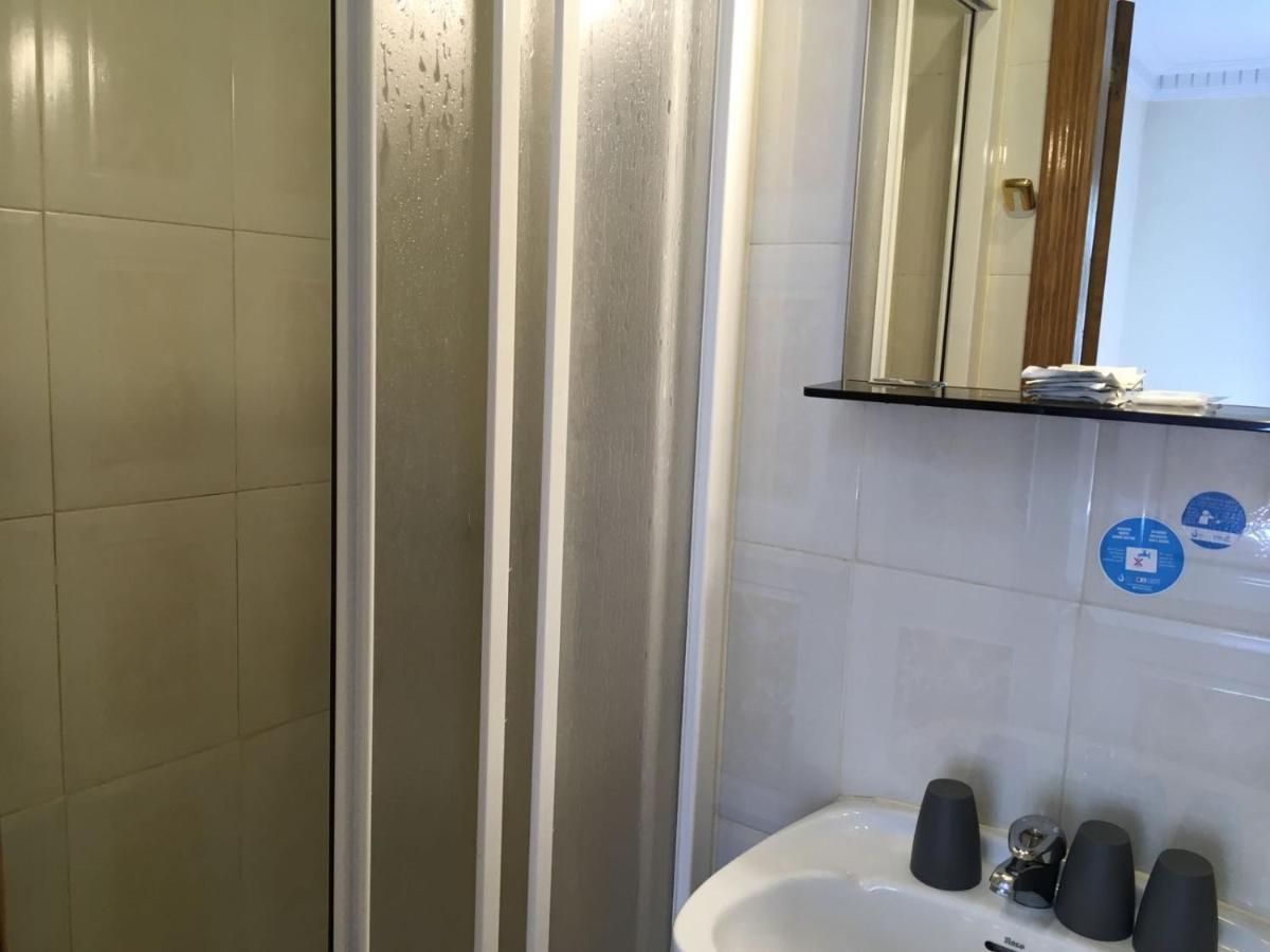 Hostal Retiro Мадрид Экстерьер фото