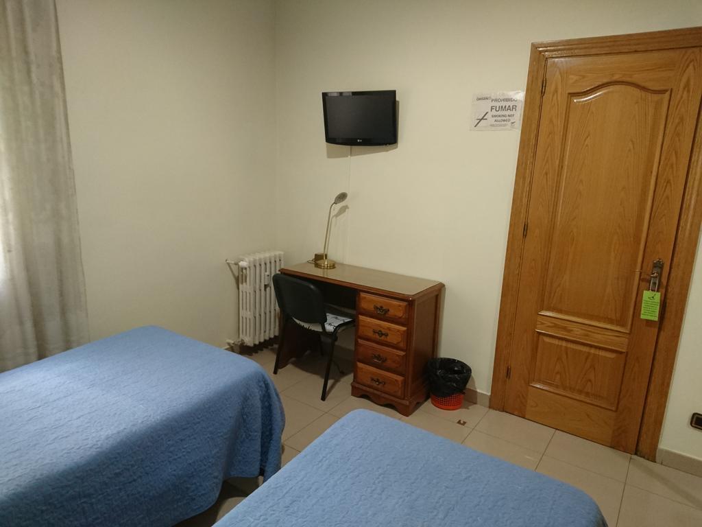 Hostal Retiro Мадрид Номер фото