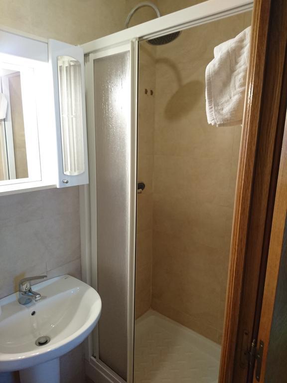 Hostal Retiro Мадрид Номер фото