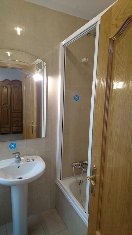 Hostal Retiro Мадрид Номер фото