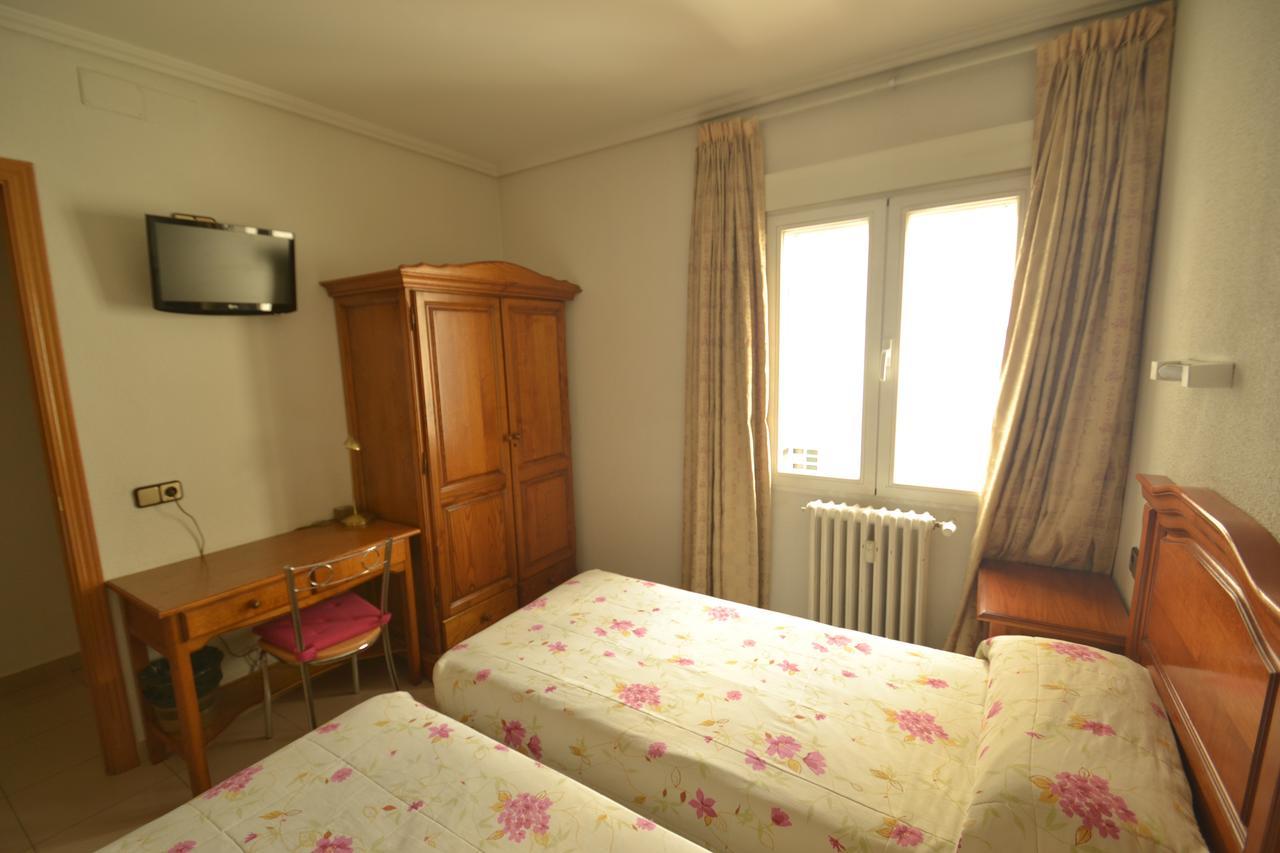 Hostal Retiro Мадрид Экстерьер фото